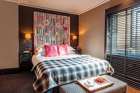 Petite Double room at 11 Cadogan Gardens