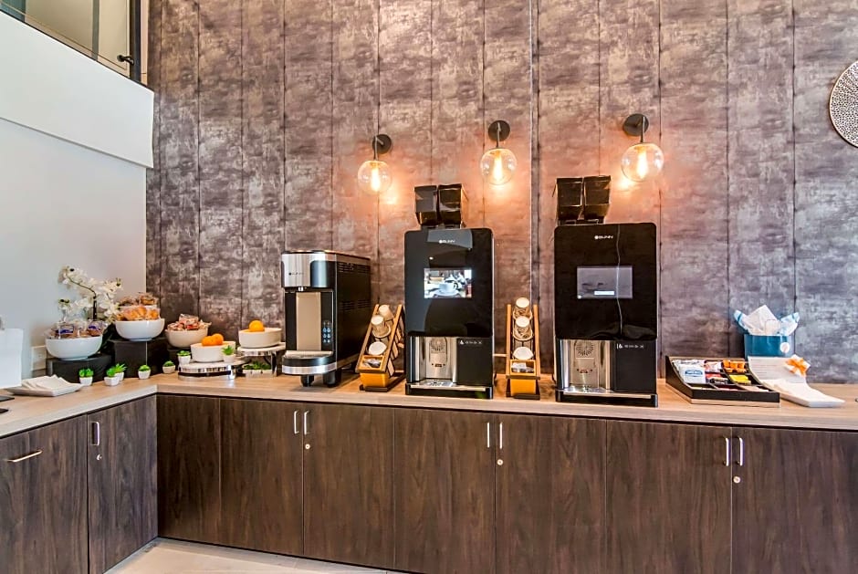 Hourglass Hotel, Ascend Hotel Collection