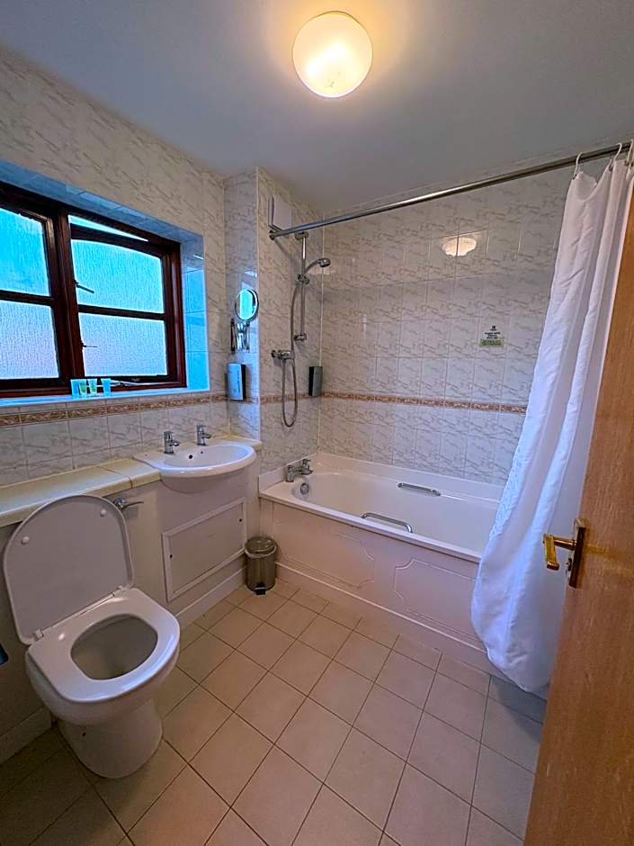 Tollgate Hotel & Leisure