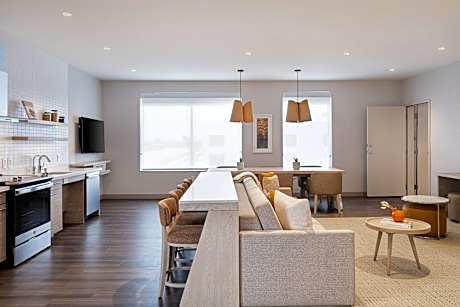 Studio Commons, 4 Bedroom Suite, 4 King