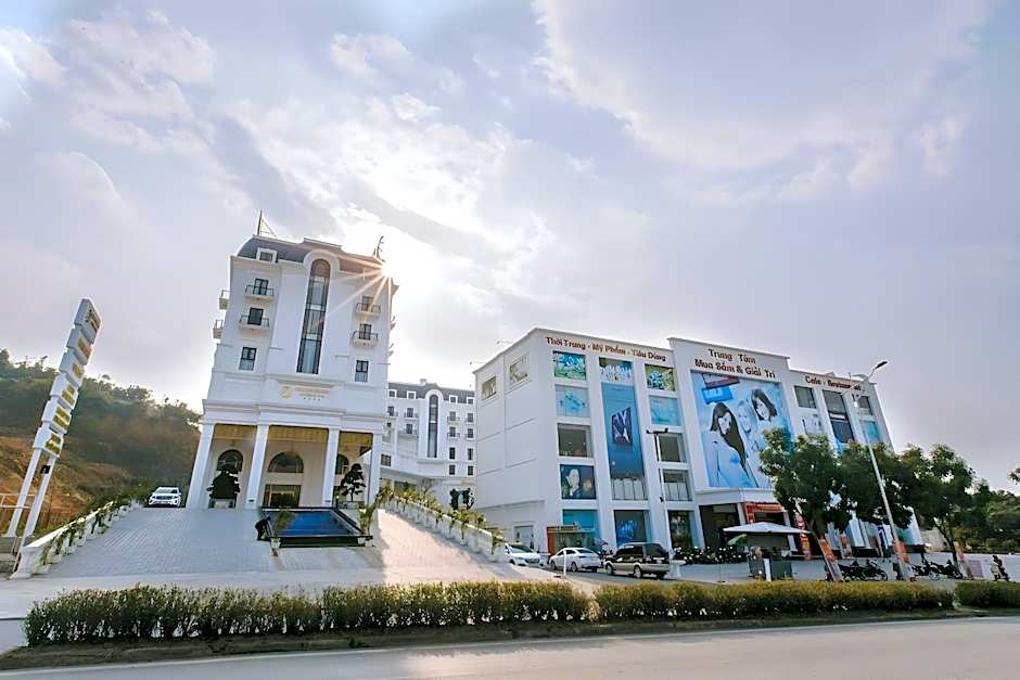 Duc Huy Grand Hotel and Spa