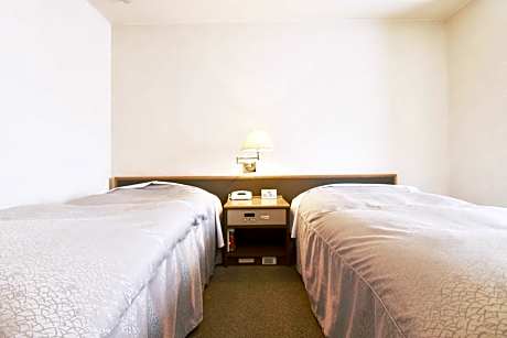 Economy Triple Room with Shared Bathroom