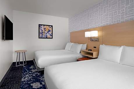 Queen Room with Roll-in Shower - Mobility Accessible