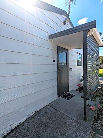 Large 1 Bedroom Ensuite Motel Style Unit