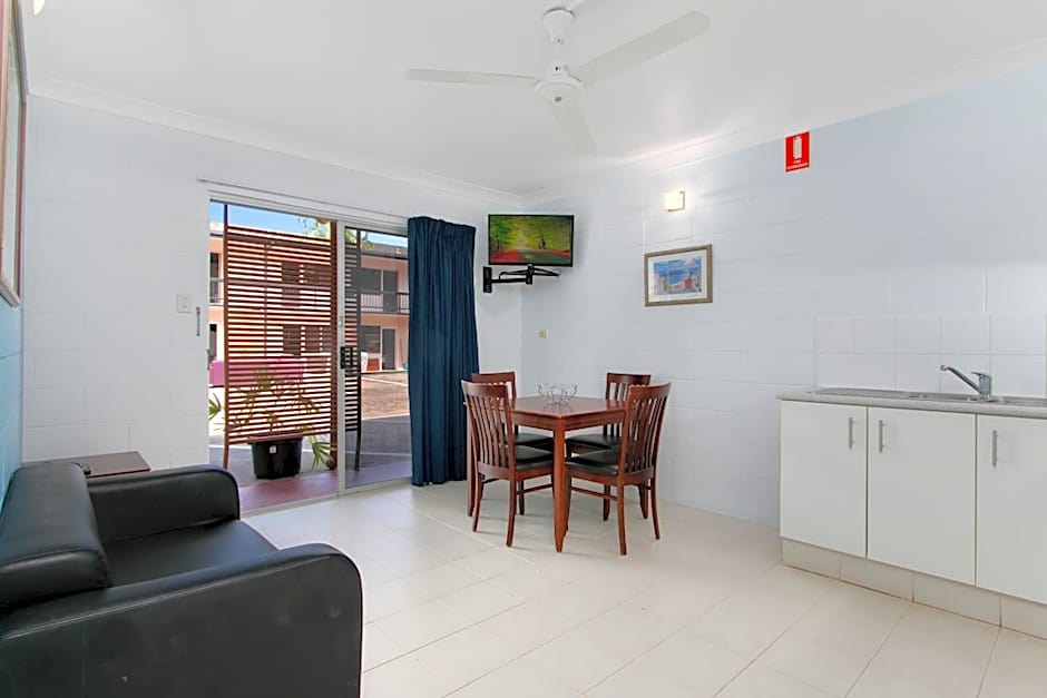 Cairns City Palms