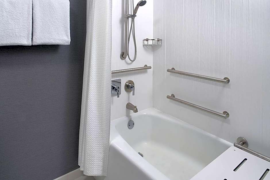 Courtyard by Marriott Charlotte Arrowood