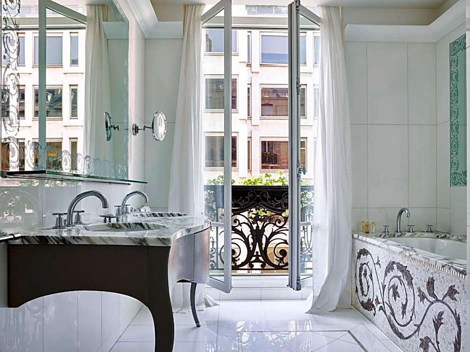 Hotel Plaza Athenee - Dorchester Collection