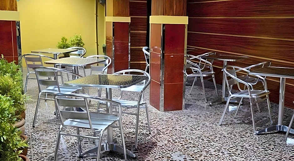 La Galleon Suites Hotel