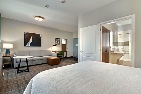 Studio Queen Suite