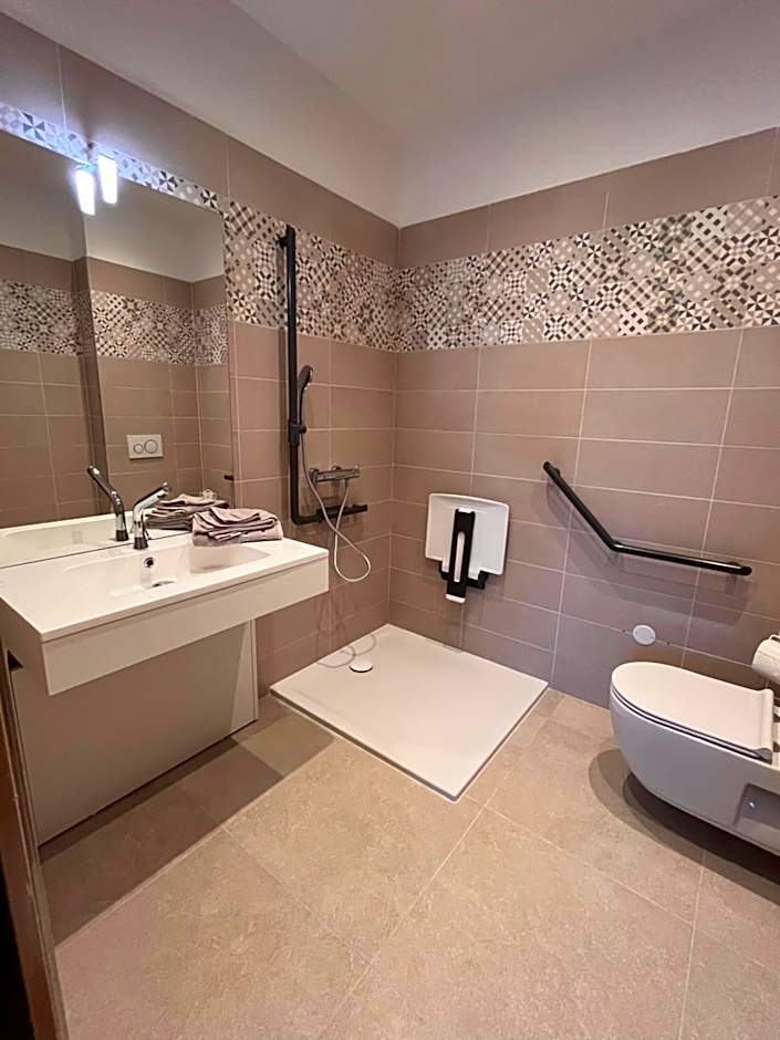 HDG Hôtel Gare de L'Isle Adam Appart's Hotel