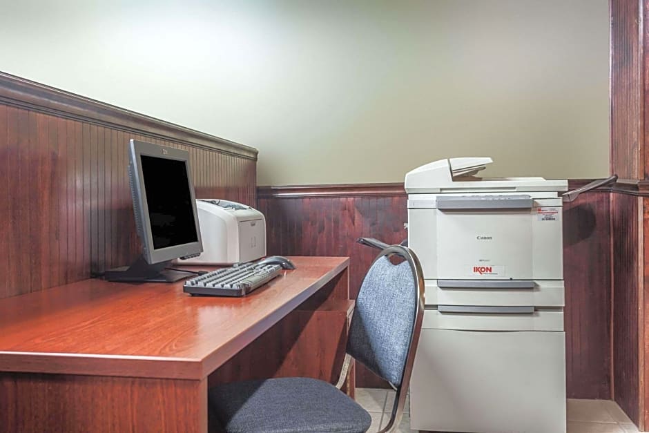 Days Inn & Suites by Wyndham Lexington