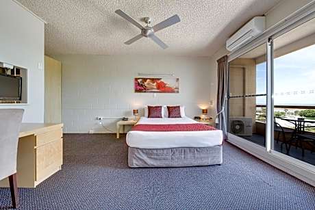 Queen Room with Spa Bath