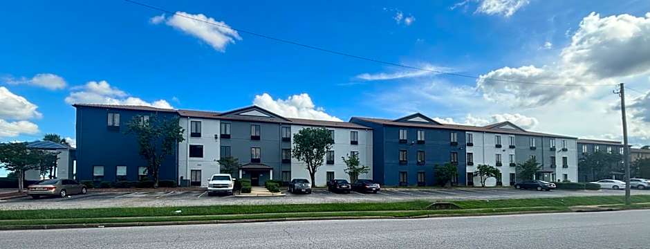 Quality Inn & Suites at Airport Blvd I-65
