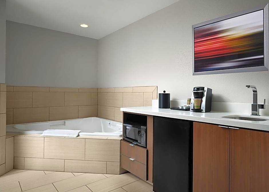 Holiday Inn Express and Suites New Orleans Airport By IHG