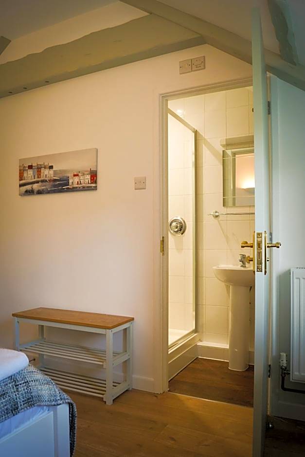 Lemon Tree Rooms - Newly Refurbished Coastal Stay