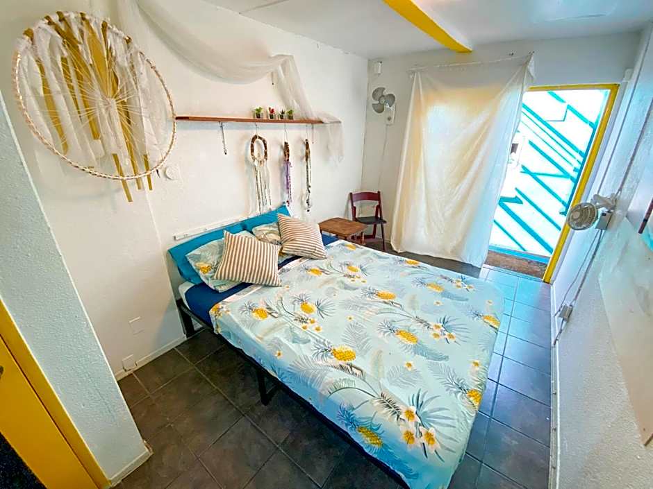 ITH Beach Bungalow Surf Hostel San Diego Adults Only