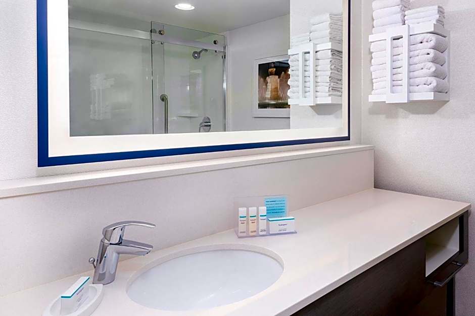 Hampton Inn & Suites Kansas City-Country Club Plaza