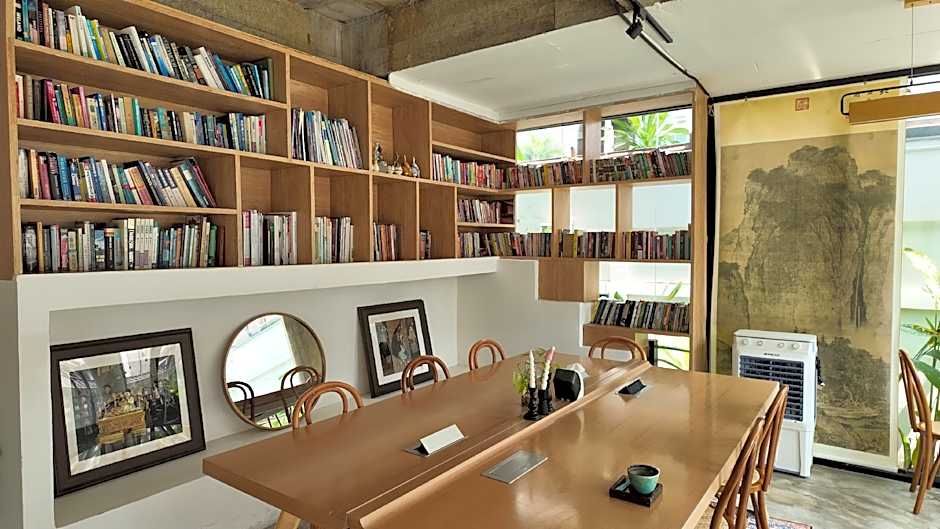 YOLO Bangkok Boutique Hotel