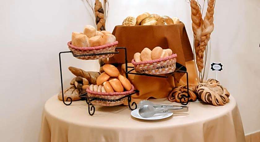 Thunderbird Carrera Hotel & Casino