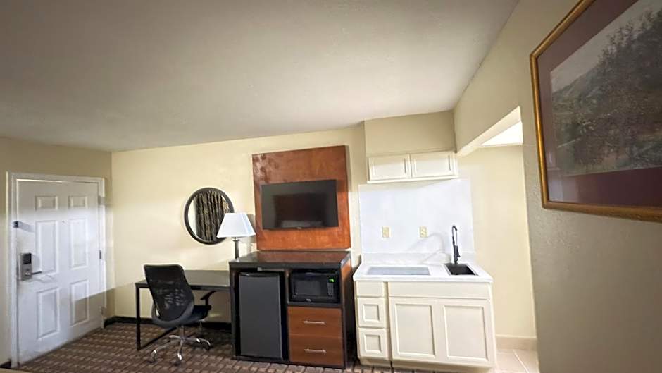 Travelodge by Wyndham Jackson I-40 Exit 82