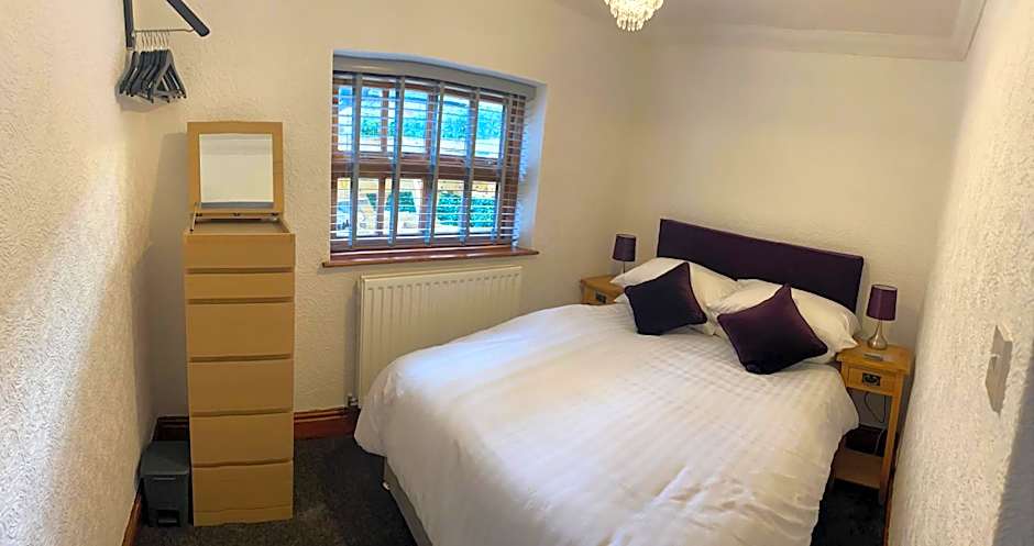 Crown and Cushion Appleby