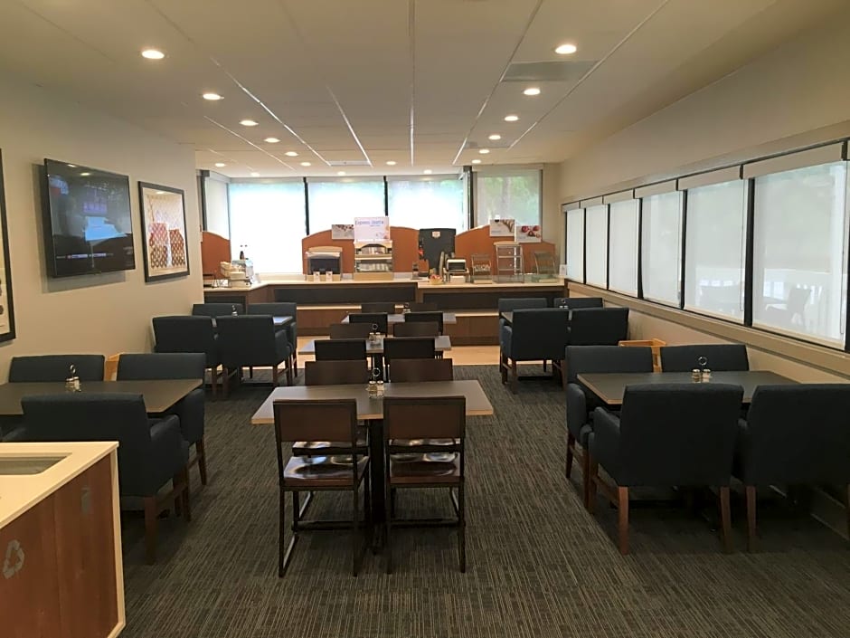 Holiday Inn Express Hilton Head Island, an IHG Hotel