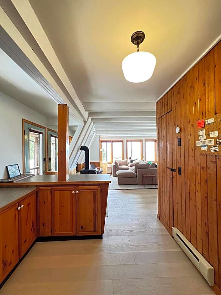 Lands End Private Lakeside Escape