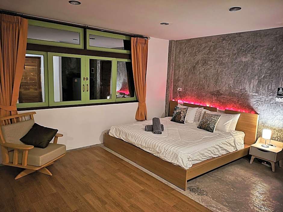 Tonmai Suites