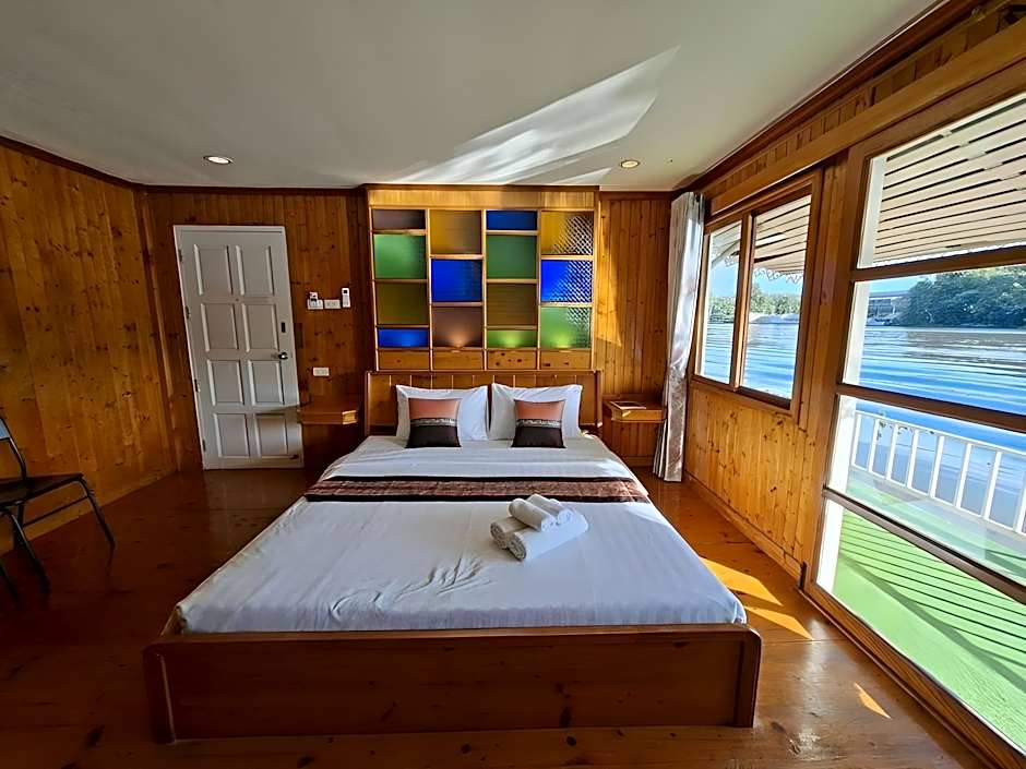 Photo 1 of 5 of Deluxe, River View