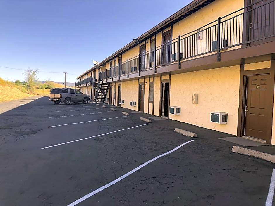 Golden Hills Motel