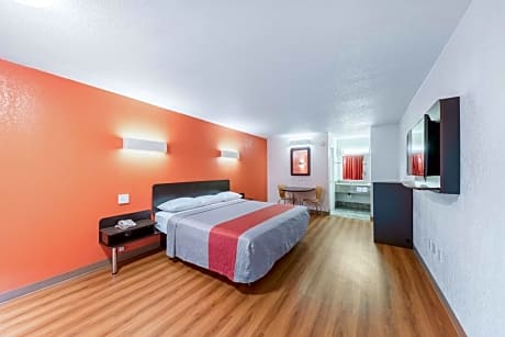 Queen Room - Disability Access - Roll in Shower