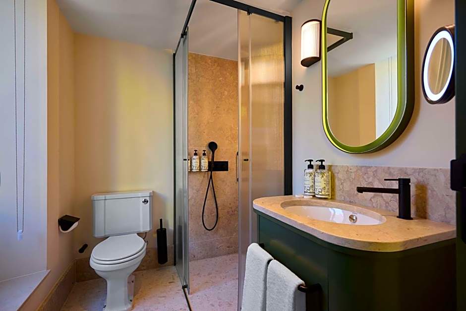 Duo Hotel Lisbon, Curio Collection by Hilton