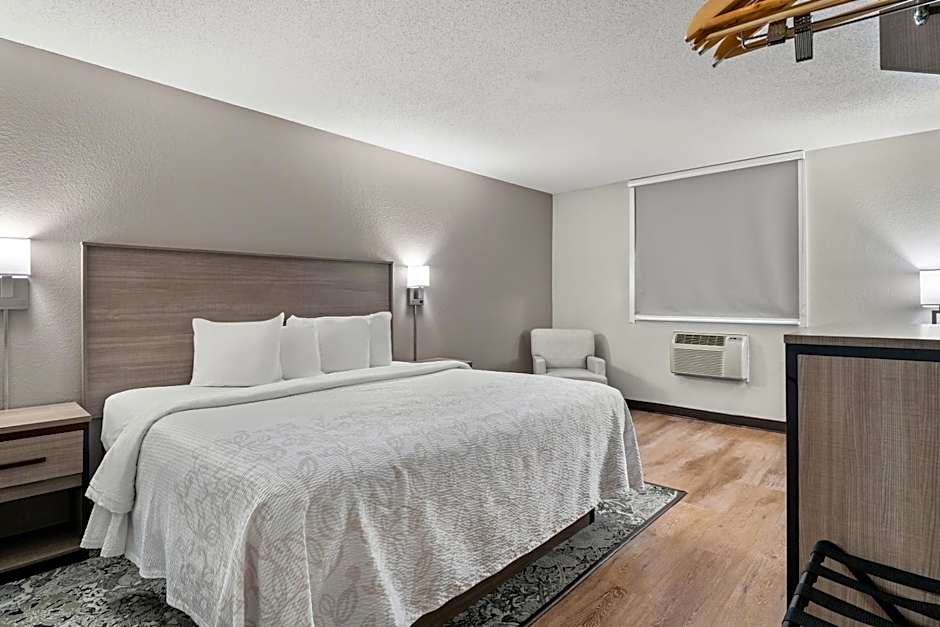 Photo 1 of 4 of Deluxe 1 King Bed