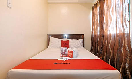 RedDoorz @ Moonwalk Paranaque