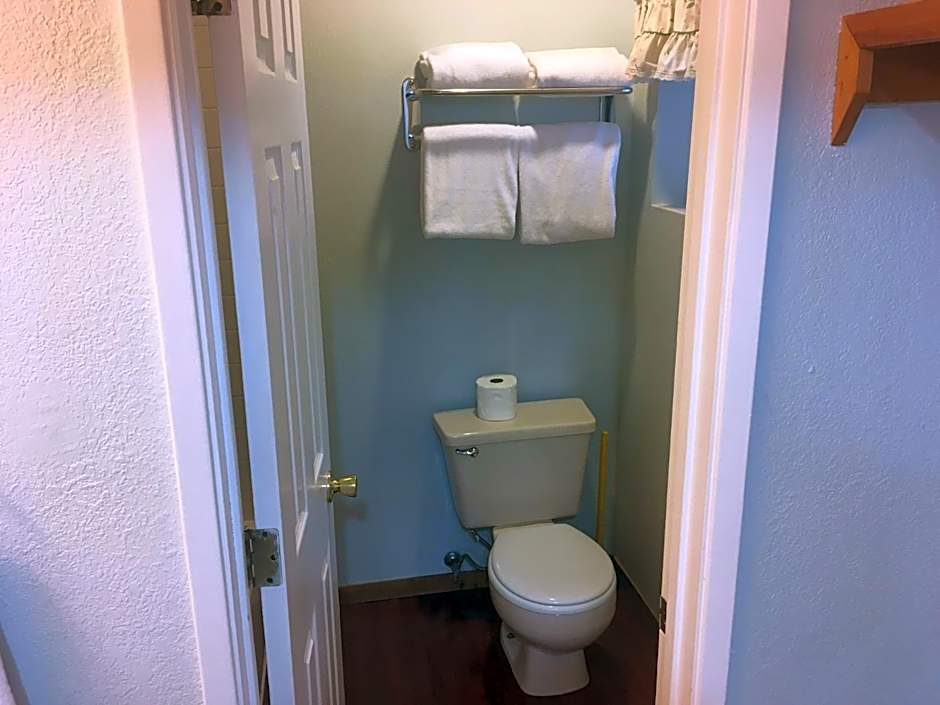 Whispering Pines Lodge