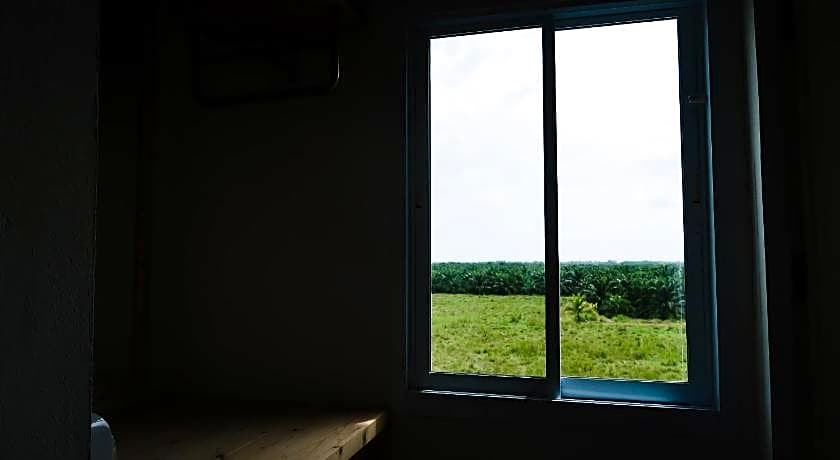 Baan URT Suratthani Airport Hotel