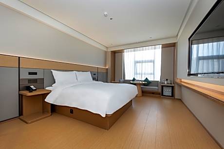 Huazhu - Deluxe Bed Room
