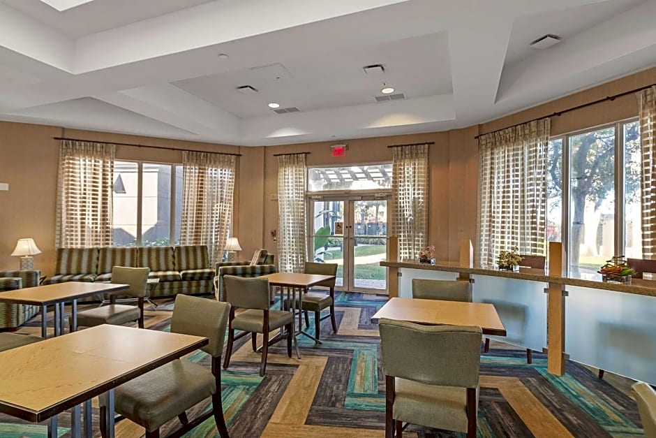La Quinta Inn & Suites by Wyndham Fort Lauderdale Airport
