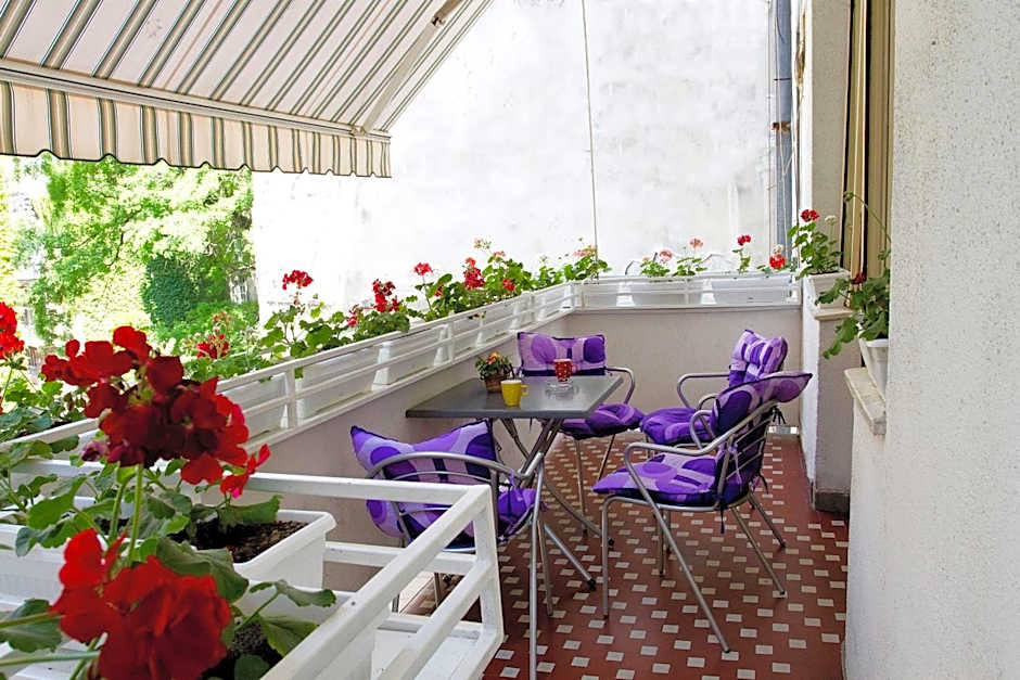 Central 4 Bedroom 154m2 Apartment with terrace