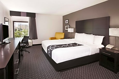 One-Bedroom King Suite - Non-Smoking