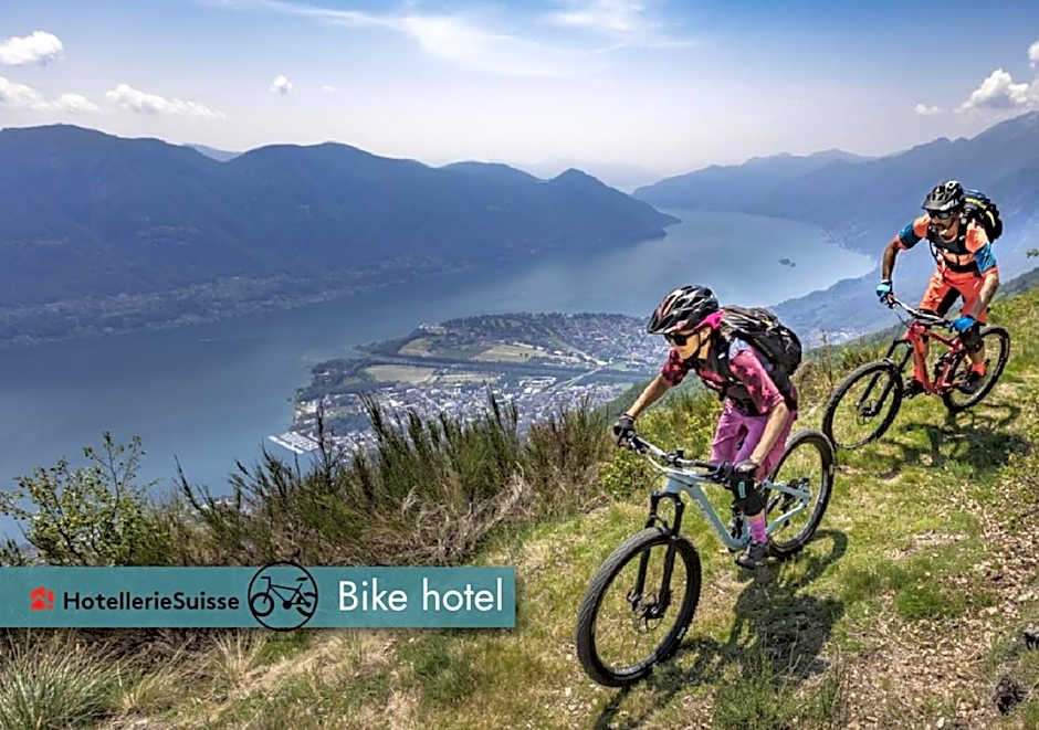 Ascona Lodge, Pool & Garden Retreat