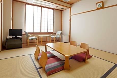 Japanese-Style Twin Room with Shared Bathroom - Non-Smoking