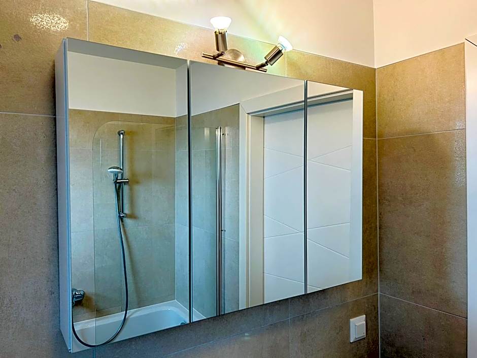 Modern - Free Parking - Balcony