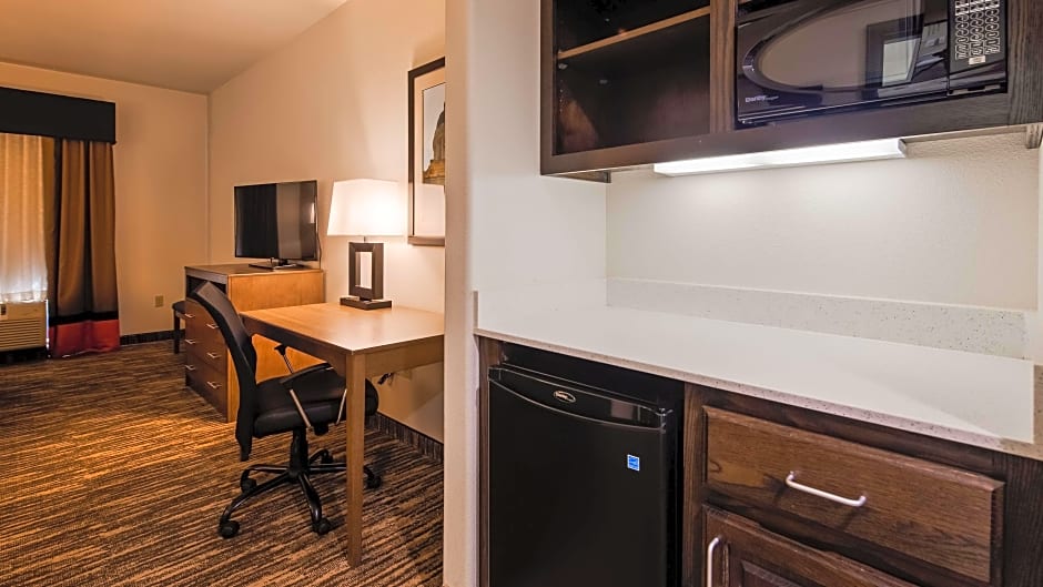Photo 1 of 5 of 1 King Bed, Mobility Accessible, Roll in Shower