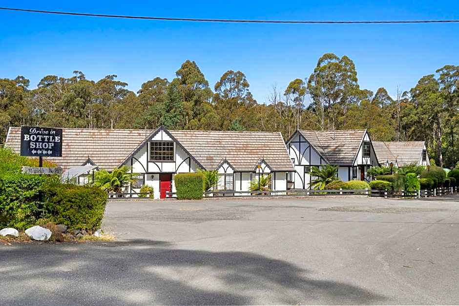 The Fox and Hounds Historic Hotel