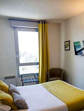 Family Room with One Double Bed and Two Single Beds - Connecting Room/Non-Smoking