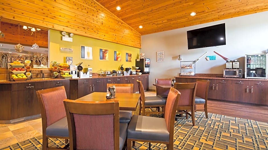 Best Western Plus Holland Inn & Suites