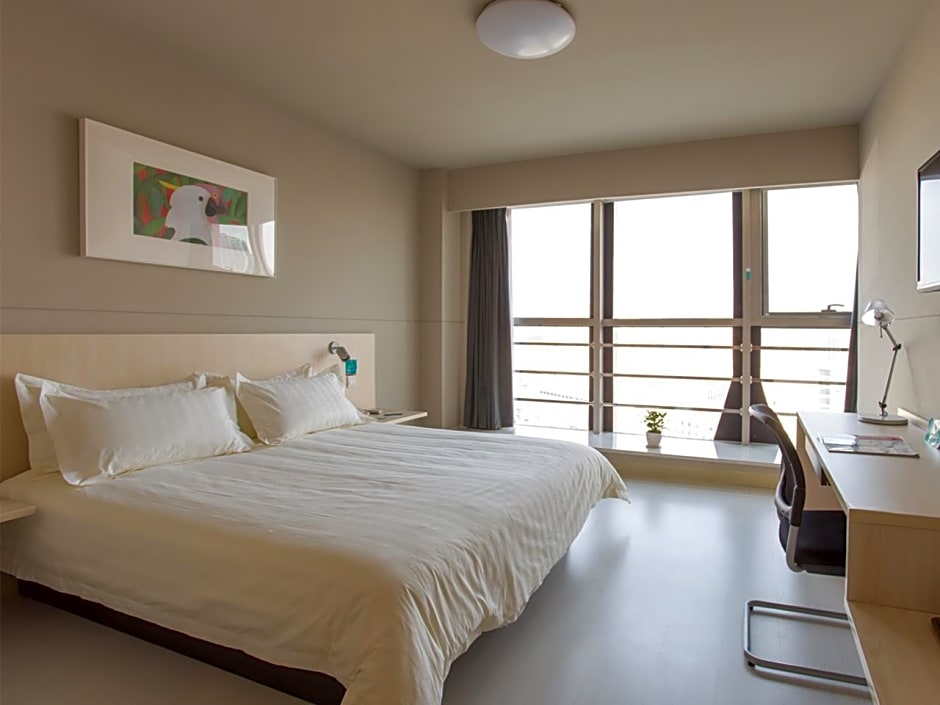 Jinjiang Inn Weihai Liugong Island Scenic Spot Shopping Market