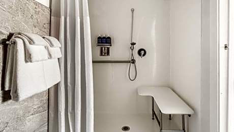 Queen Room - Disability Access