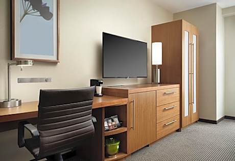 Corner King Room with View